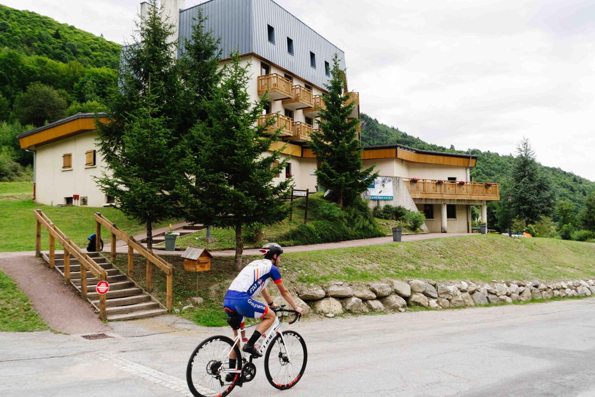 Village Vacances Atc Routes Du Monde Сен-Франсуа-Лоншам Экстерьер фото